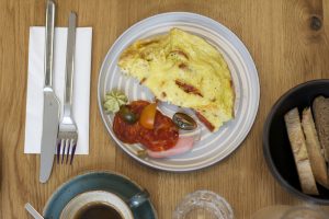 vienna city guide: bits and bites vienna - omelette chirizo | h.anna